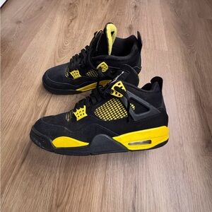 Air Jordan 4 Retro Thunder Nike Black & Yellow